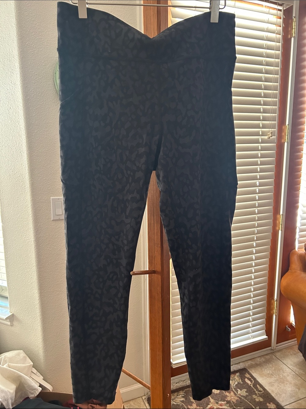 Black Printed High-Waist Women’s Pants VGUC